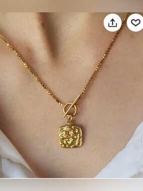 NWOT, Slide Women’s Textured Square Pendant Necklace.